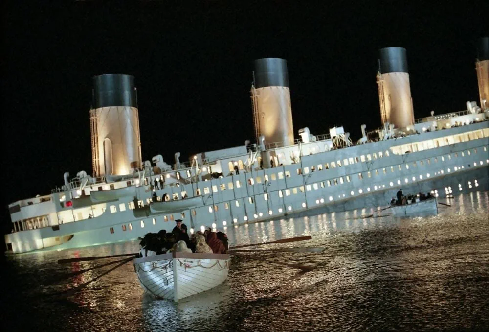 Titanic sinking scene